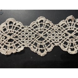 Encaje Artesanal de Crochet Blanco - Puntilla Vintage 320cm x 9.5cm Hecho a Mano