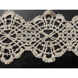 Encaje Artesanal de Crochet Blanco - Puntilla Vintage 320cm x 9.5cm Hecho a Mano