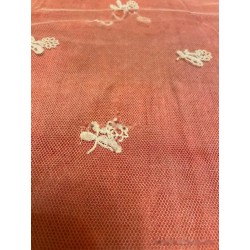 Mantilla de tres picos antigua, bordado floral delicado
