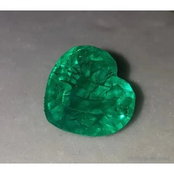 Gran Esmeralda Natural Talla Corazón 9.82CT - Gema Colombia Certificada Joyería