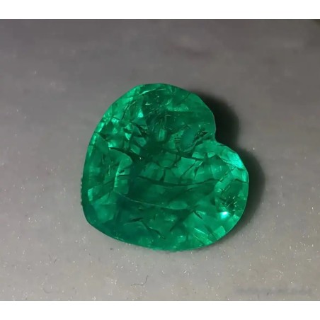 Gran Esmeralda Natural Talla Corazón 9.82CT - Gema Colombia Certificada Joyería