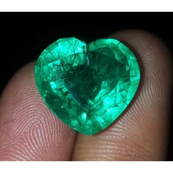 Gran Esmeralda Natural Talla Corazón 9.82CT - Gema Colombia Certificada Joyería