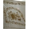 Mantón de Manila Vintage - Elegante Bordado Floral en Tonos Crema