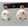 Pendientes Elegantes de Perla Natural con Cristales Rojos y Baño de Oro - Joyería