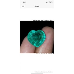 Esmeralda Natural Talla Corazón 8.27CT - Gema Certificada Verde Intenso
