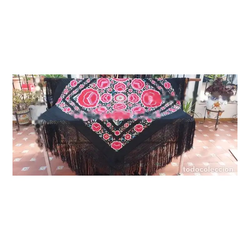 Mantón de Manila Negro con Bordado Floral Rojo - Pieza Textil con Flecos