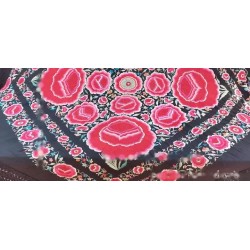 Mantón de Manila Negro con Bordado Floral Rojo - Pieza Textil con Flecos