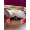 Pulsera de Galuchat Rojo con Broche de Perlas y Esmeraldas - Joya Vintage Exclusiva