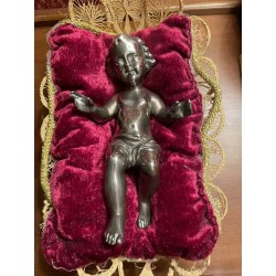 Escultura de Niño Jesús en Plata - Obra de Arte Religiosa con Base de Terciopelo