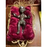 Escultura de Niño Jesús en Plata - Obra de Arte Religiosa con Base de Terciopelo
