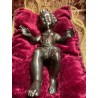 Escultura de Niño Jesús en Plata - Obra de Arte Religiosa con Base de Terciopelo