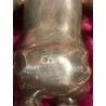 Escultura de Niño Jesús en Plata - Obra de Arte Religiosa con Base de Terciopelo
