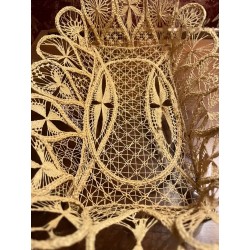 Escultura de Niño Jesús en Plata - Obra de Arte Religiosa con Base de Terciopelo