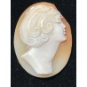 Camafeo en concha con relieve de perfil femenino clásico