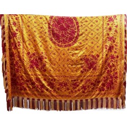 Colcha de seda bordado tipo mantón de Manila, de principios del siglo XX.