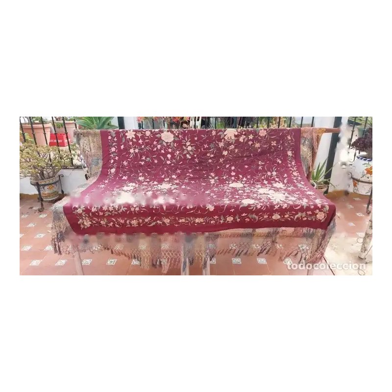 Mantón de Manila Antiguo Bordado Sobre Seda Granate - Flores y Flecos Vintage