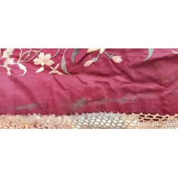 Mantón de Manila Antiguo Bordado Sobre Seda Granate - Flores y Flecos Vintage