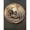 Medalla Antigua de Bronce con Niño Jesús en el Pesebre - Pieza Religiosa Coleccionable