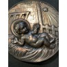 Medalla Antigua de Bronce con Niño Jesús en el Pesebre - Pieza Religiosa Coleccionable