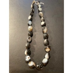 Collar de Ágata Facetada - Piedras Naturales en Tonos Negro y Blanco Marmoleado