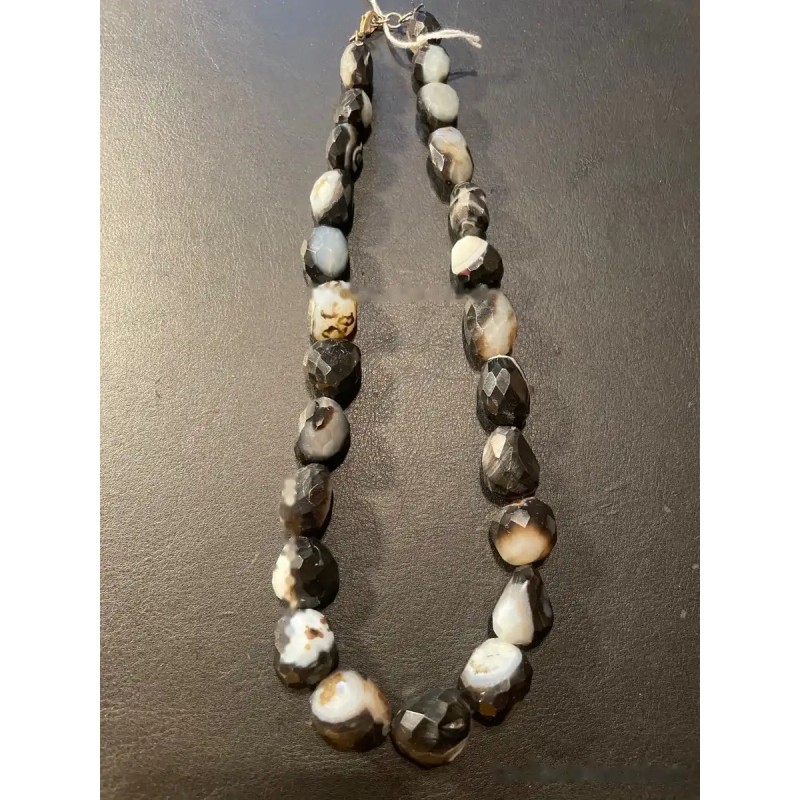 Collar de Ágata Facetada - Piedras Naturales en Tonos Negro y Blanco Marmoleado