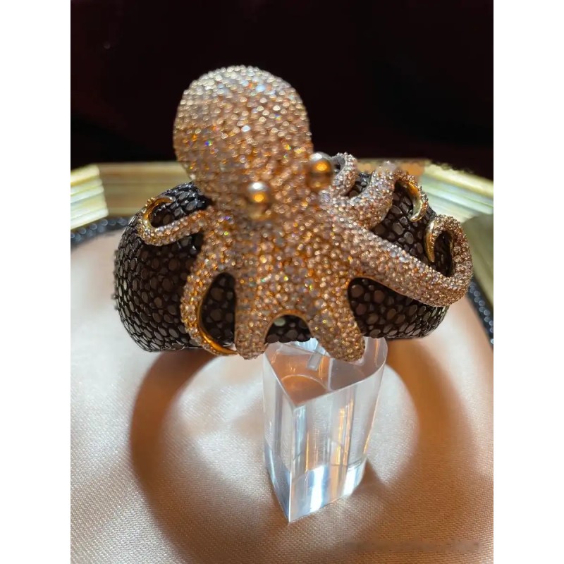 Brazalete Rígido con Pulpo Cristalizado - Joya Decorativa Exclusiva