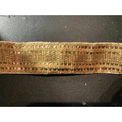 Entredo de oro con detalles brillantes y medidas 225 cm x 6,5 cm