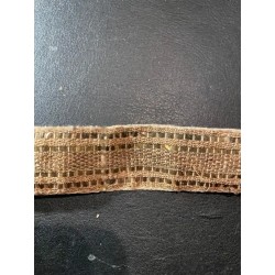 Entredo de oro con detalles brillantes y medidas 225 cm x 6,5 cm