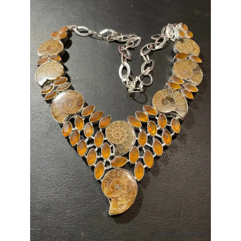 Gargantilla de Plata con Fósiles de Amonites y Ámbar - Joya Paleontológica Exclusiva