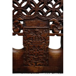 Yugo Portugués Antiguo en Castaño Tallado - Escudo de Portugal Artesanal