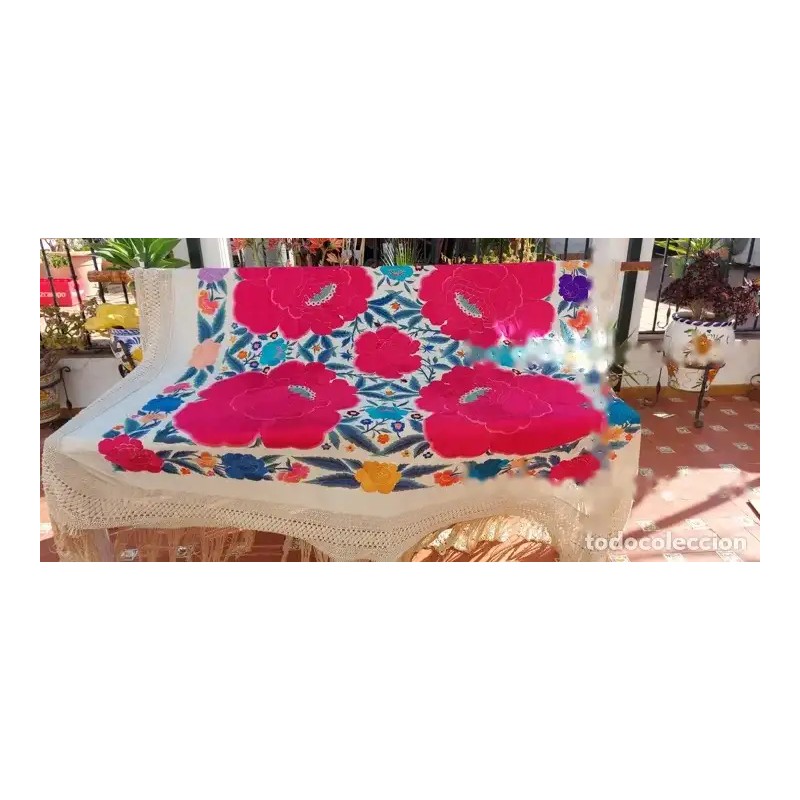 Mantón de Manila Bordado con Flores Fucsia - Estilo Cigarreras con Flecos Crema