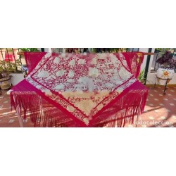 Mantón de Manila Rojo con Bordado Crema - Escenas Orientales y Motivos Florales