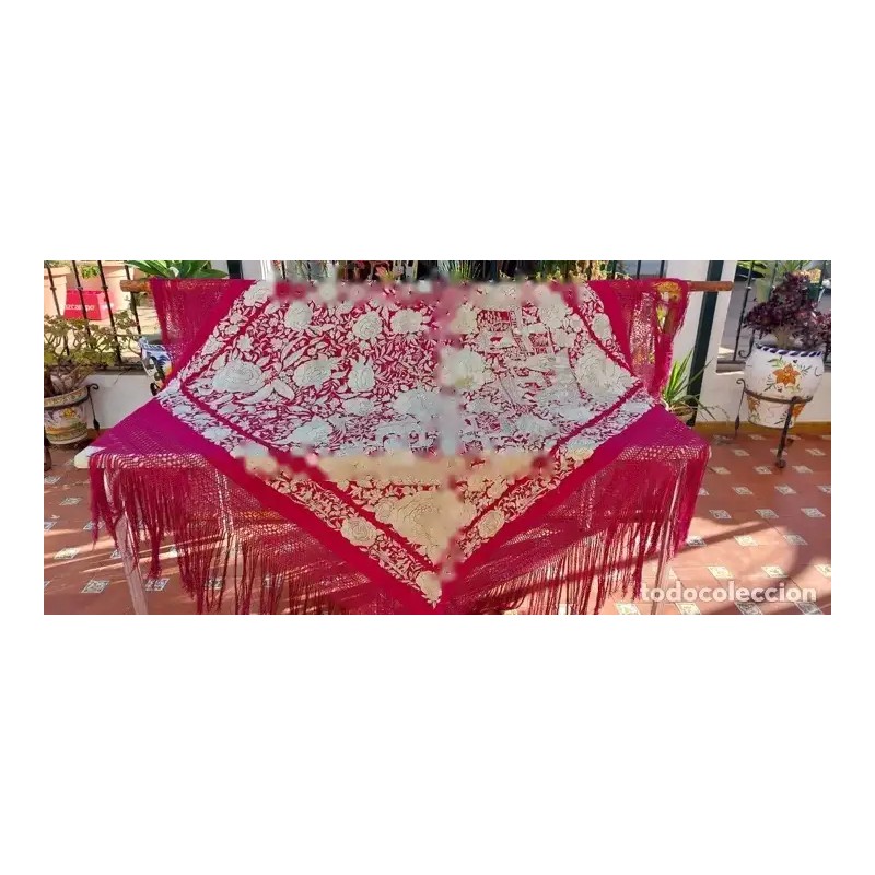 Mantón de Manila Rojo con Bordado Crema - Escenas Orientales y Motivos Florales