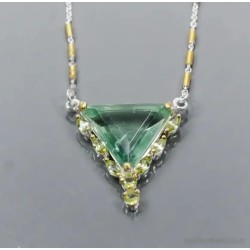 Gargantilla de plata con piedra de fluorita natural de 14 quilates en forma triangular