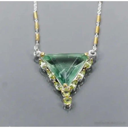Gargantilla de plata con piedra de fluorita natural de 14 quilates en forma triangular