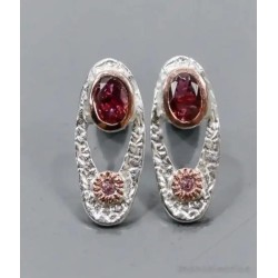 Pendientes de plata con piedras de turmalina rosa y diseño elegante