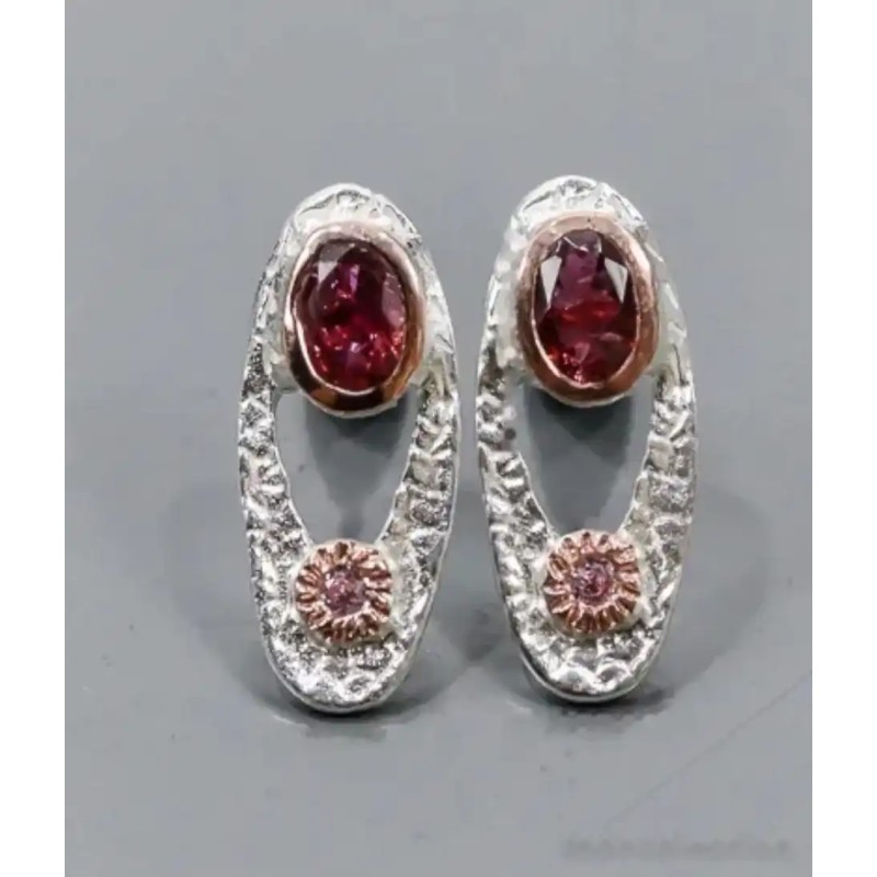 Pendientes de plata con piedras de turmalina rosa y diseño elegante Pendientes de plata con piedras de turmalina rosa y diseño elegante