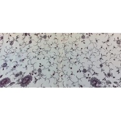 Mantón de Manila de Seda Crema con Bordado Floral en Tono Morado - Pieza Textil