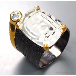 Anillo de plata con turmalina verde y detalle de flor de coral - Joya única