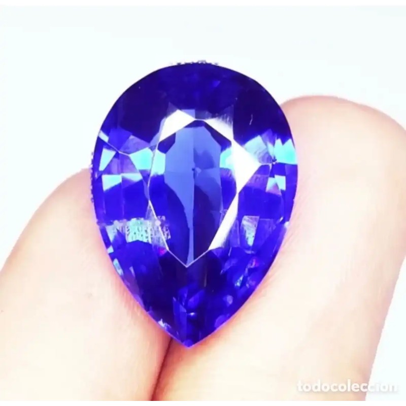 Zafiro con talla de gota de 19.32 quilates en tono azul vibrante Zafiro con talla de gota de 19.32 quilates en tono azul vibrante