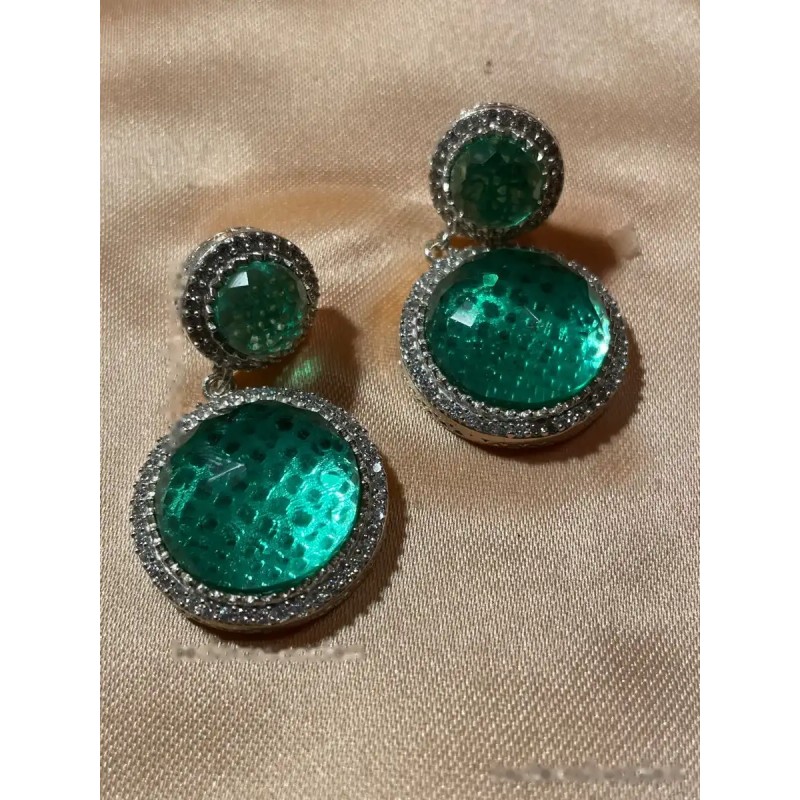 Pendientes de plata con cristales verdes y circonitas Pendientes de plata con cristales verdes y circonitas