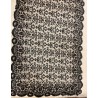Mantilla de blonda granadina antigua con bordado floral detallado