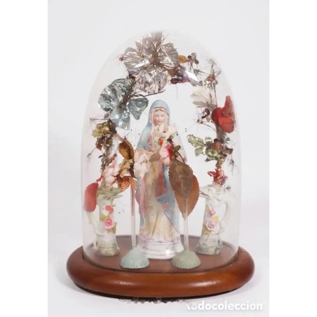 IMAGEN DE VIRGEN EN BISCUIT CON URNA DE CRISTAL. SIGLO XIX.