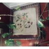 Pareja de Bordados Antiguos Enmarcados - Textiles Florales Vintage Doble Cristal