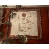 Pareja de Bordados Antiguos Enmarcados - Textiles Florales Vintage Doble Cristal