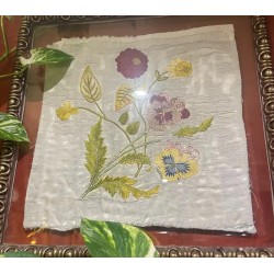 Pareja de Bordados Antiguos Enmarcados - Textiles Florales Vintage Doble Cristal