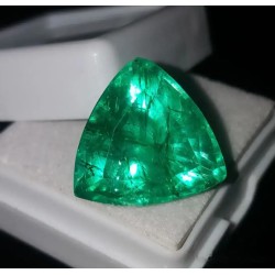 Esmeralda Natural Triangular 11.17CT - Gema Certificada Talla Trilliant Colombia